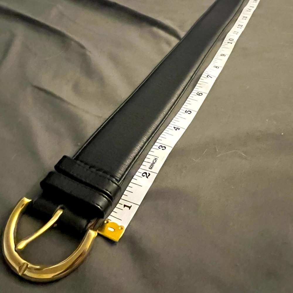 coach black leather belt - says size m but fits very small; 31 inches long